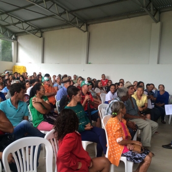 Trabalhadores e trabalhadoras participam de assembleia em Virginópolis